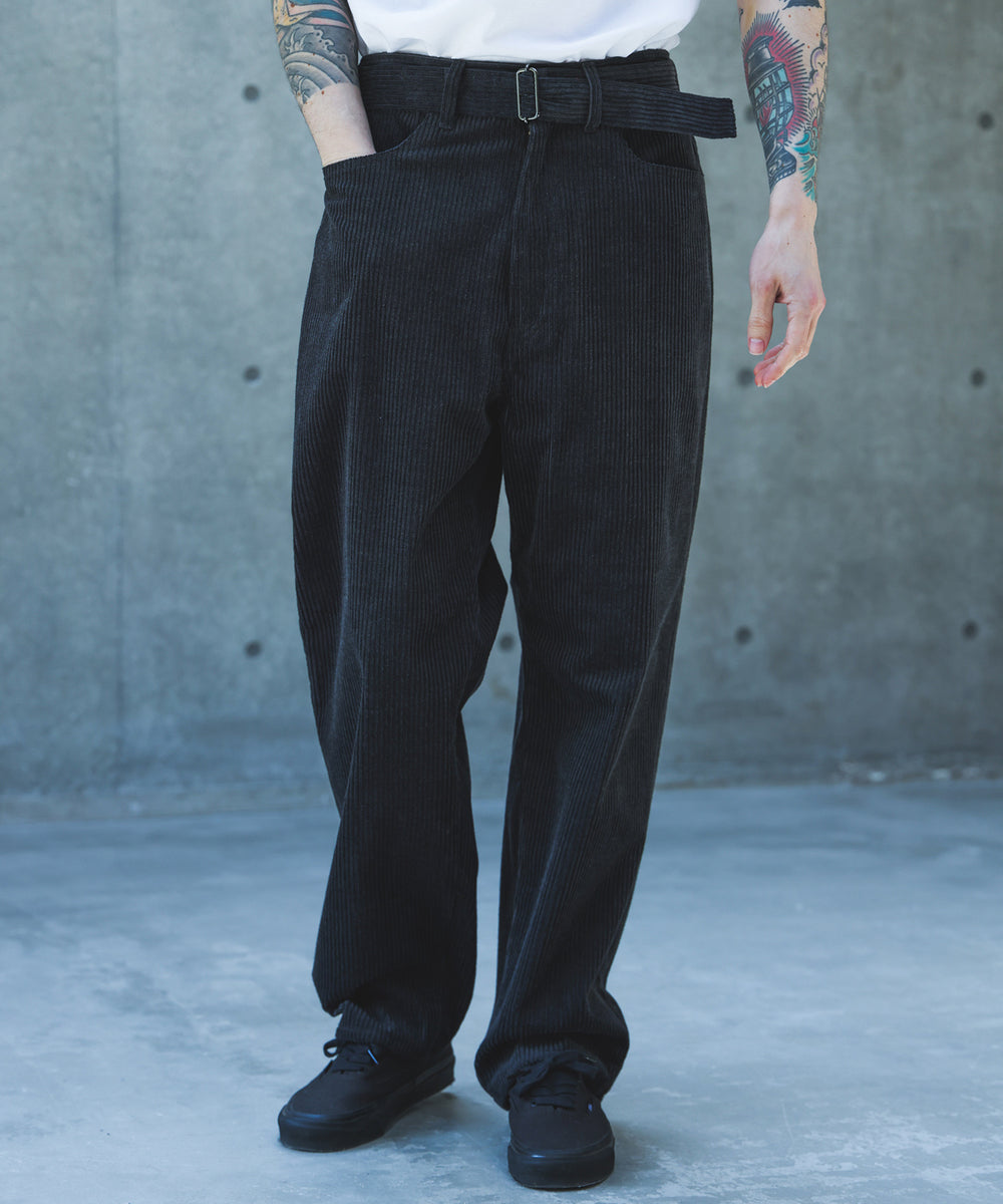 【予約商品】WIDE WALE CORDUROY / BELTED RELAX TAPERED PANTS /M263130