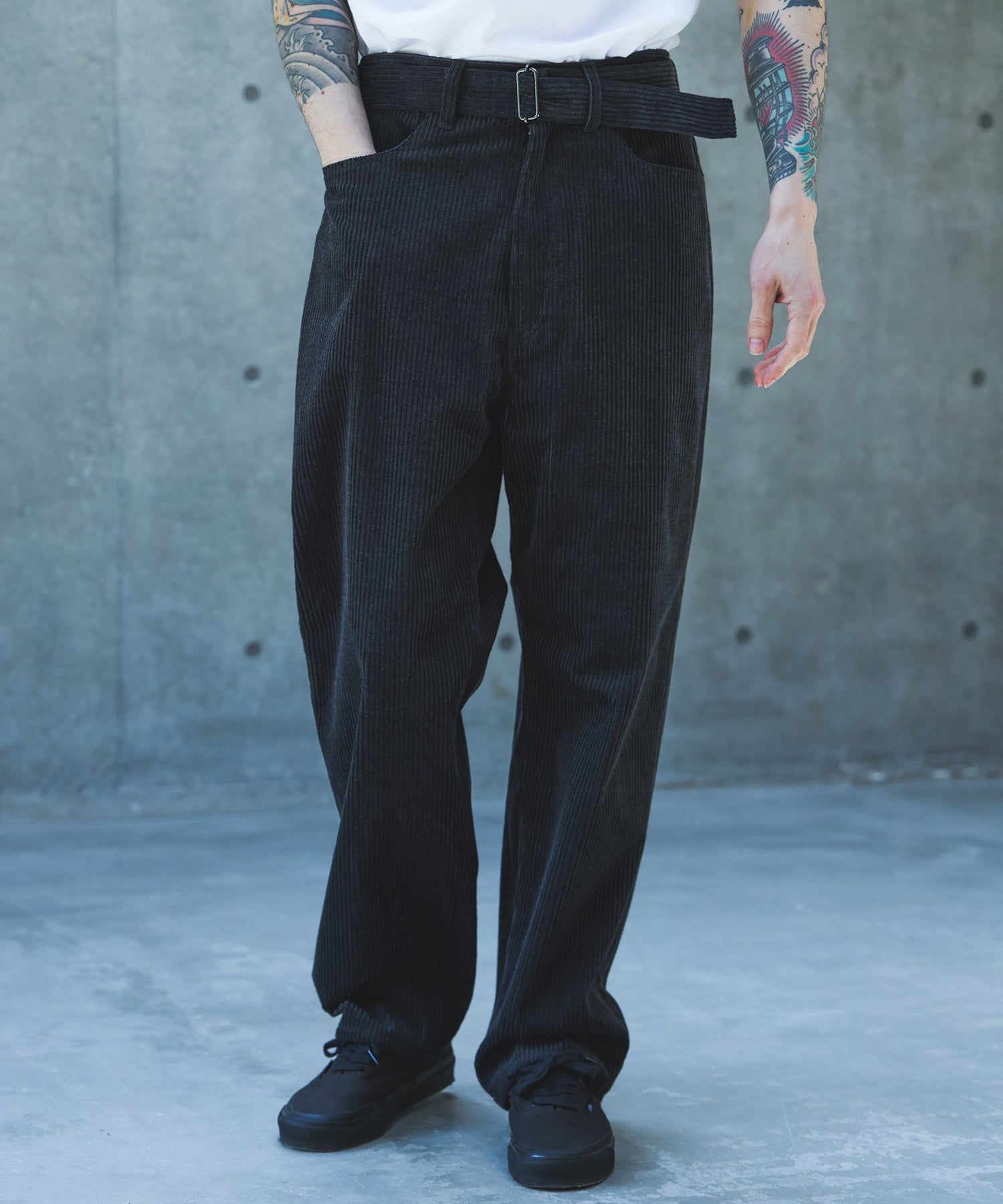 【予約商品】WIDE WALE CORDUROY / BELTED RELAX TAPERED PANTS /M263130