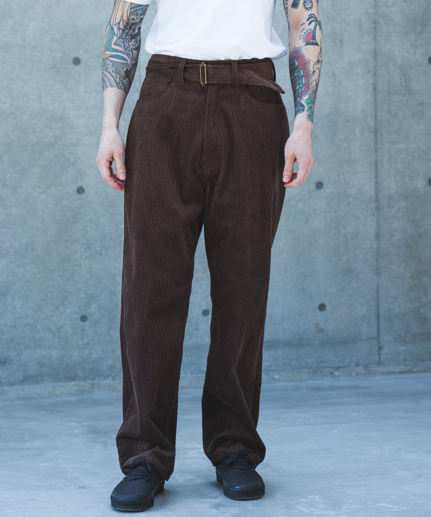 【予約商品】WIDE WALE CORDUROY / BELTED RELAX TAPERED PANTS /M263130