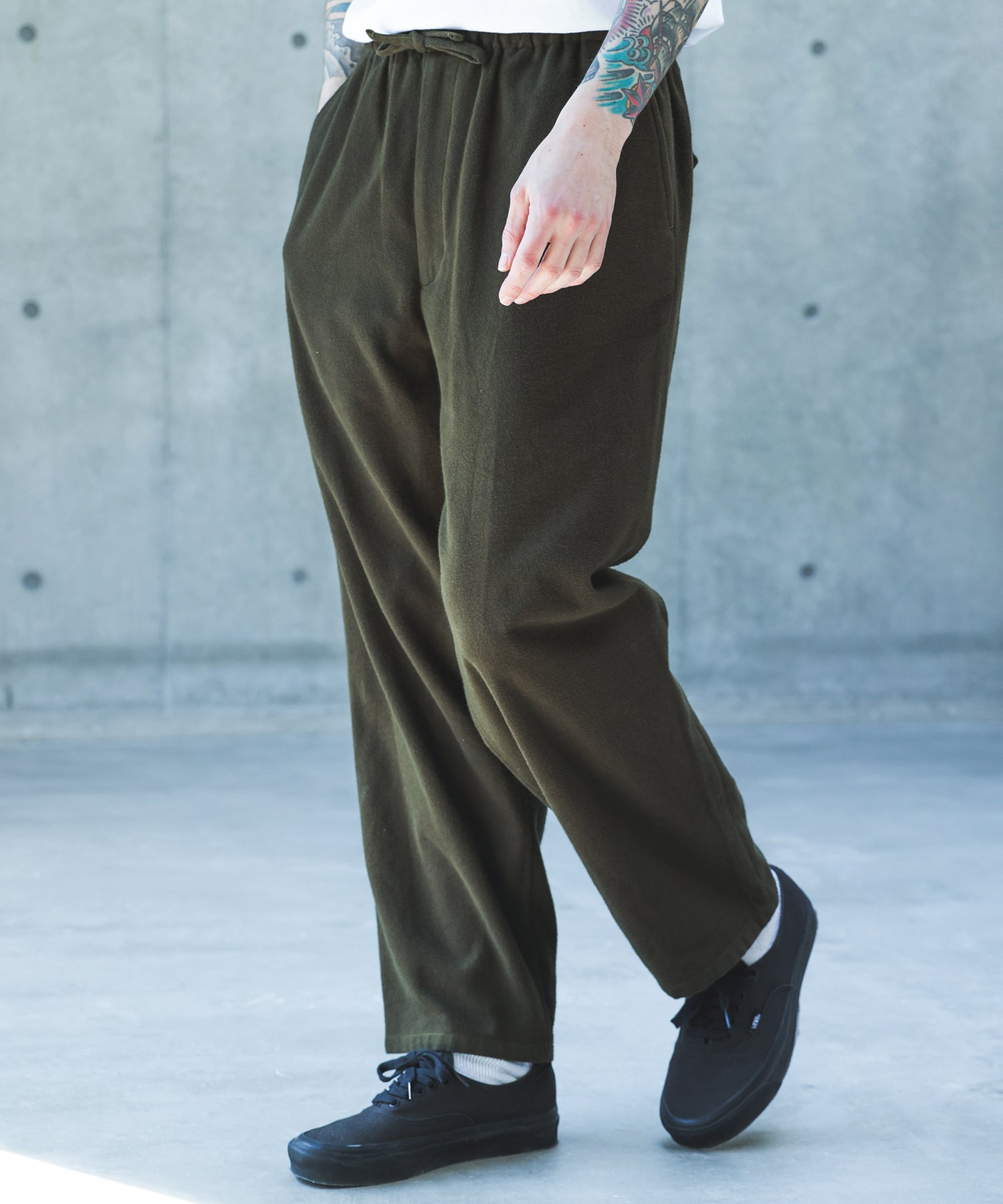 【予約商品】AIRY BRUSHED SATIN / DRAWSTRING TAPERED PANTS /M263129