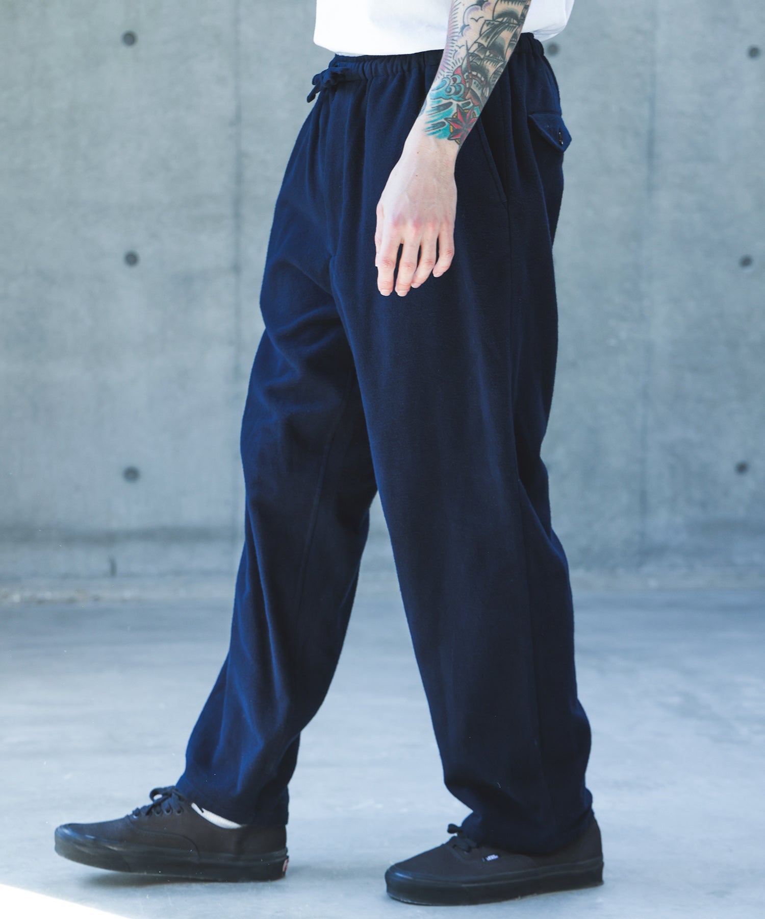 【予約商品】AIRY BRUSHED SATIN / DRAWSTRING TAPERED PANTS /M263129