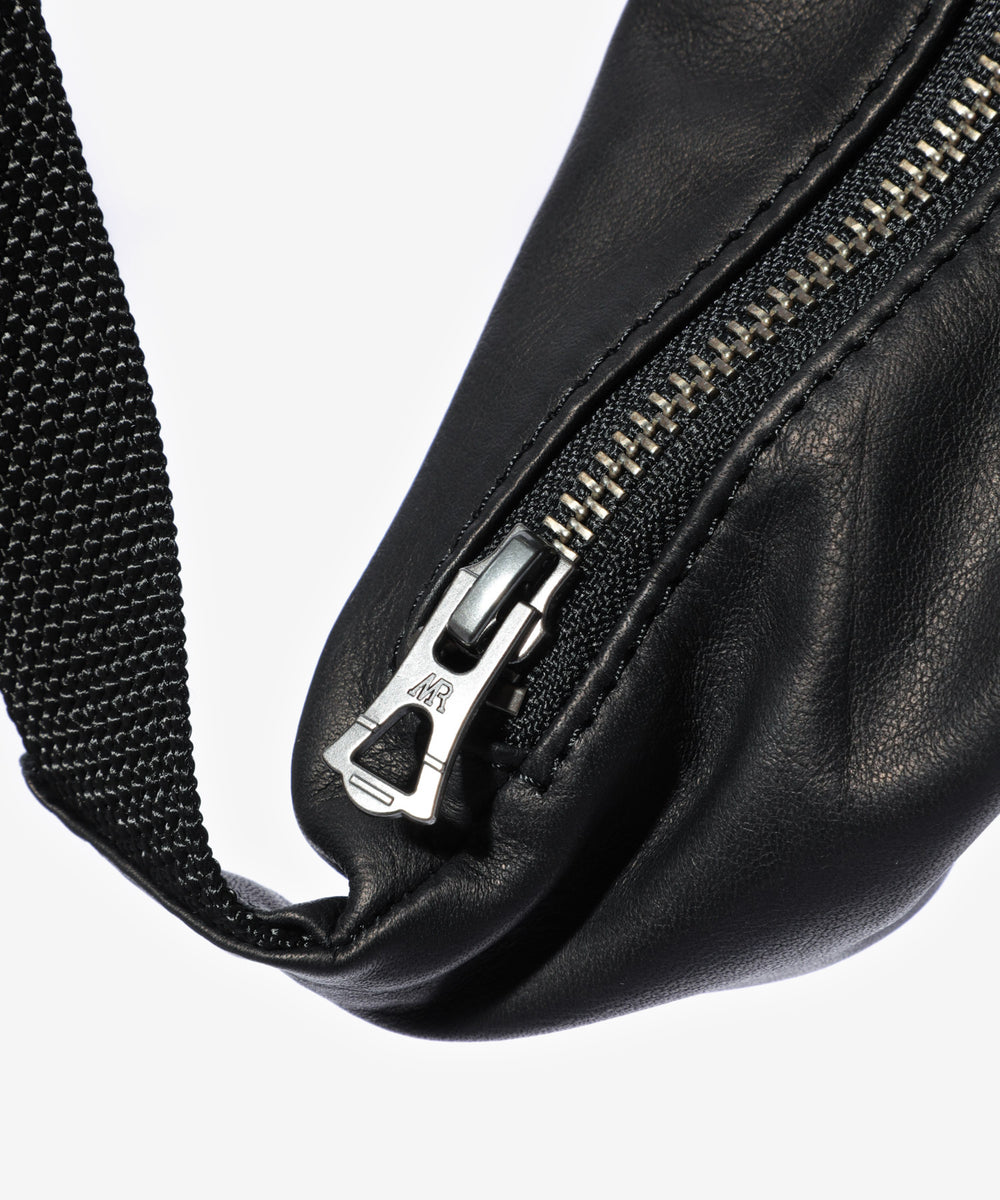 IMPERMA-LEATHER / TRIANGLE BODY BAG / ME696