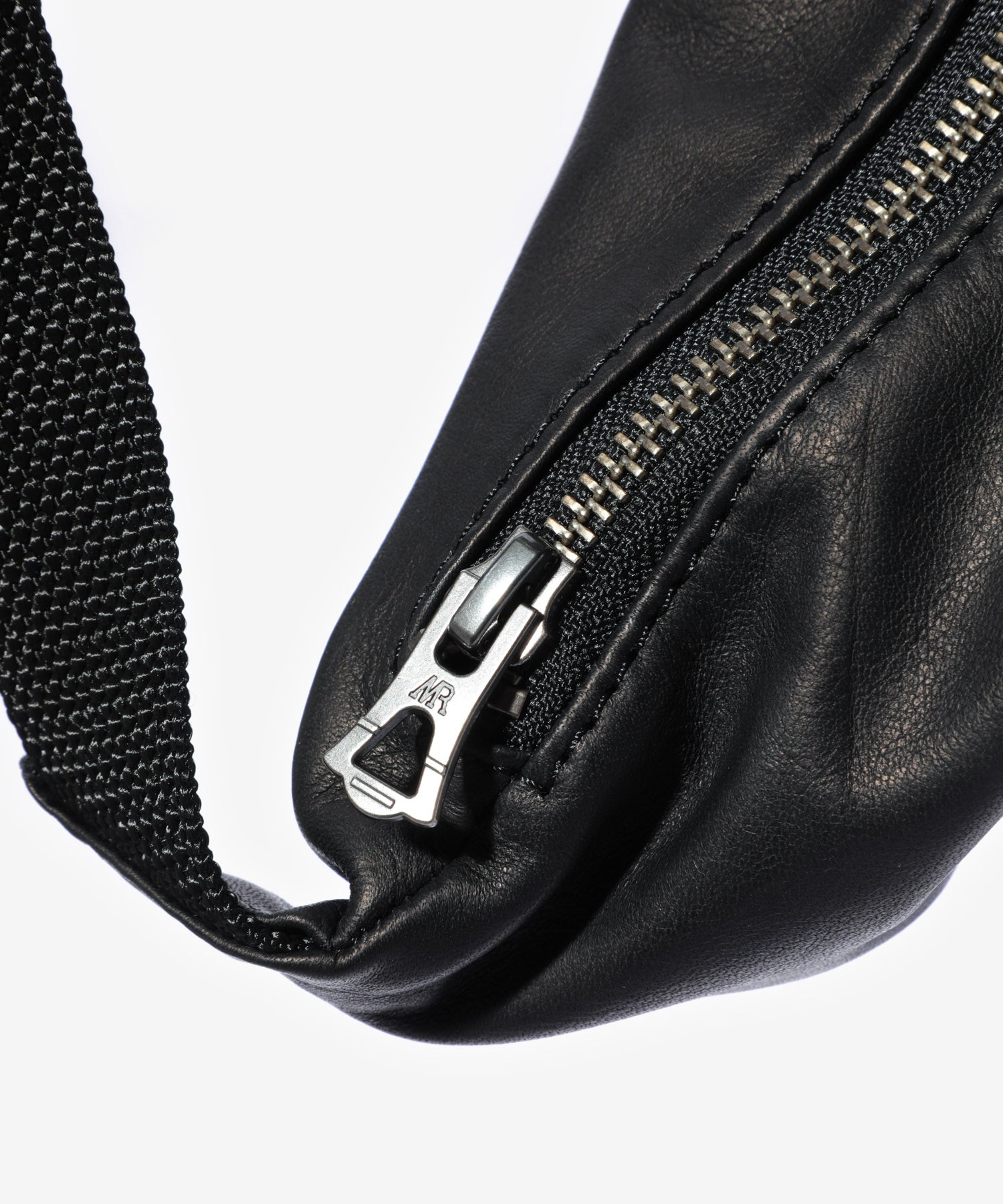 IMPERMA-LEATHER / TRIANGLE BODY BAG / ME696