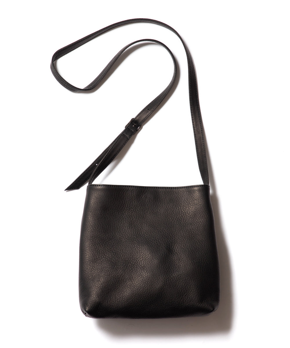 IMPERMA-LEATHER / GUSSET POCKET COMPACT SHOULDER BAG / ME652