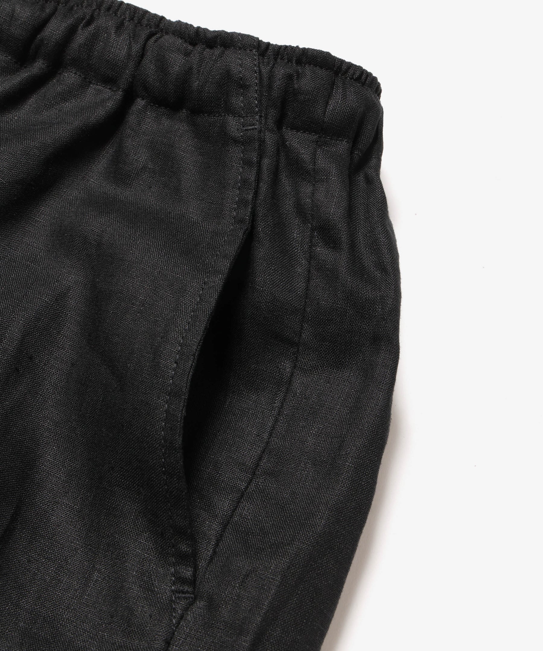 【予約商品】SOFT FINISH LINEN / DRAWSTRING TAPERED PANTS / M261110