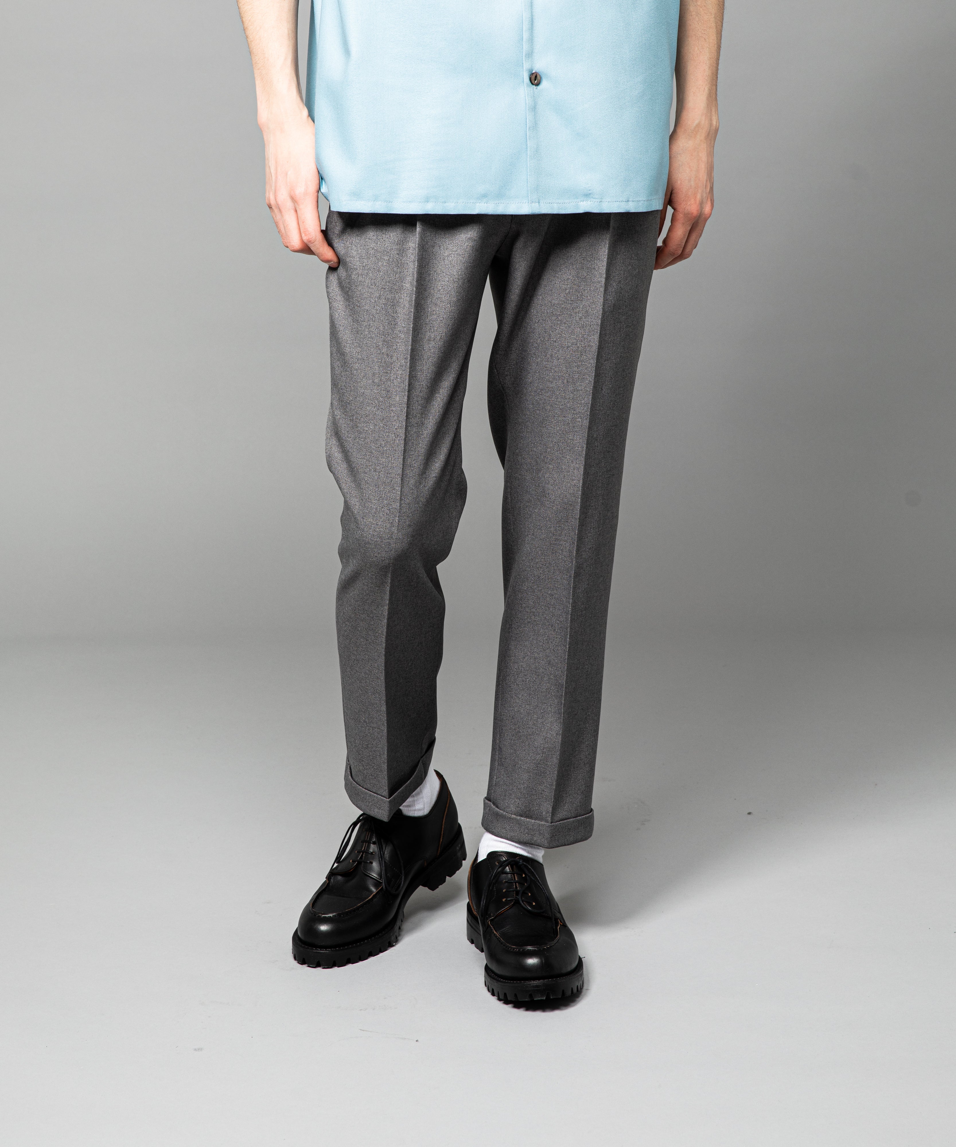MR.OLIVE レトロポリエステル テーパード スラックス チャコールグレーM MR.OLIVE / RETORO POLYESTER TWILL / EASY ONE PLEATS STA