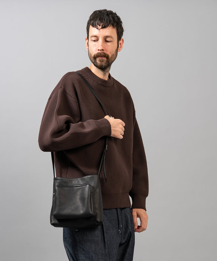 IMPERMA-LEATHER / GUSSET POCKET COMPACT SHOULDER BAG / ME652