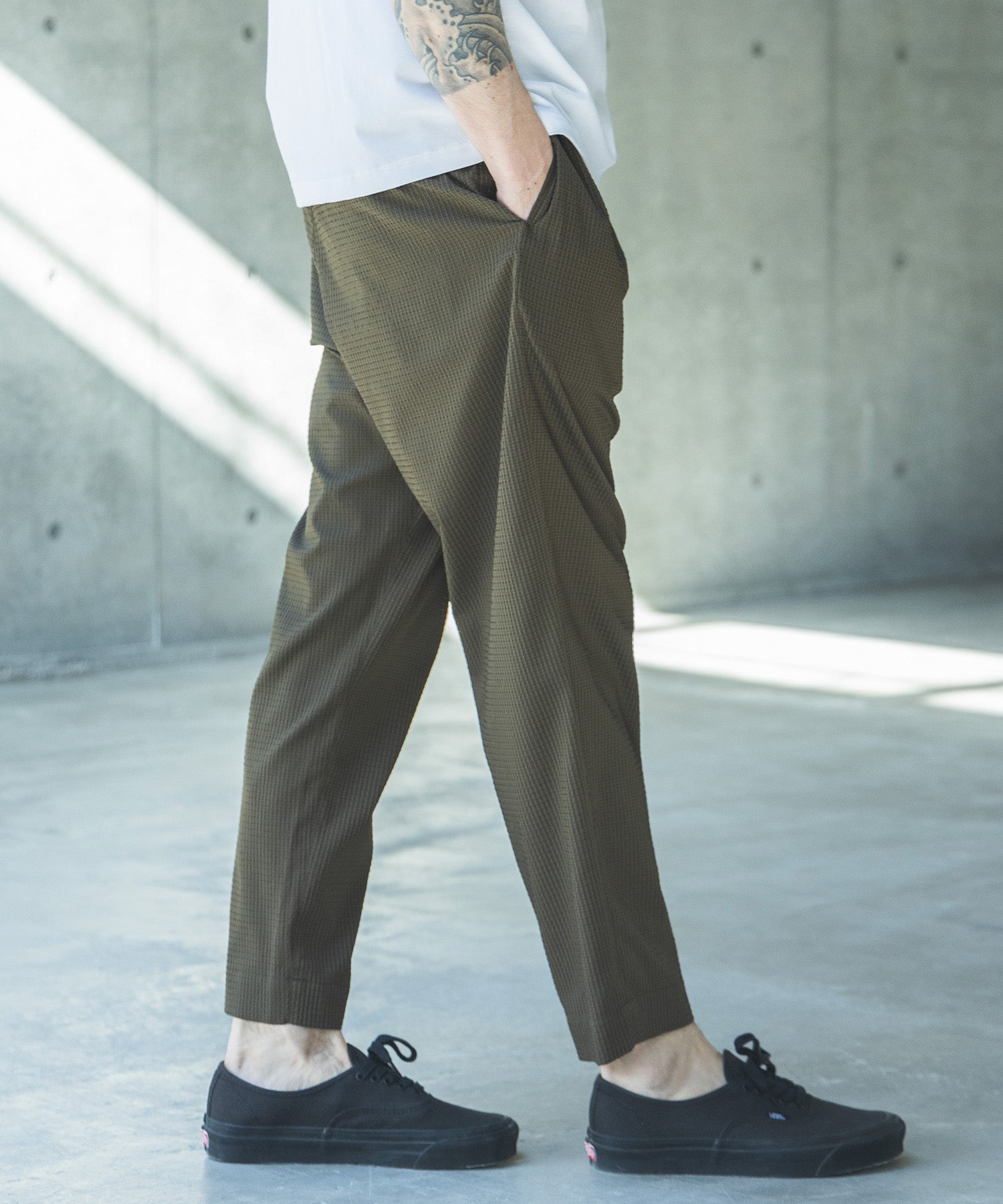 DOT AIR SUCKER / 2TACK TAPERED EASY PANTS / M262108 – MR.OLIVE