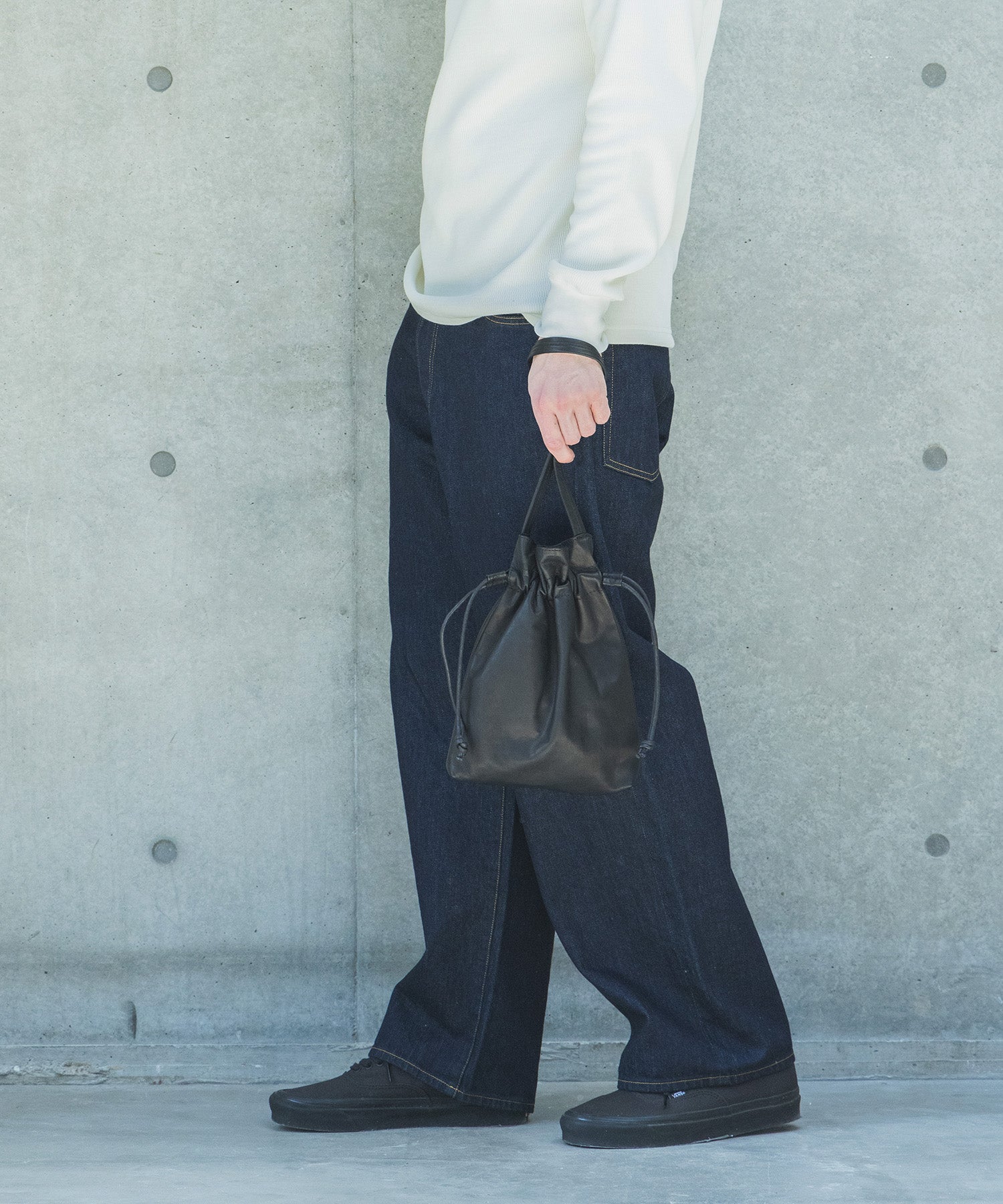 IMPERMA-LEATHER / WATER PROOF LIGHT LEATHER / DRAWSTRING BAG / ME698