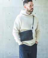 IMPERMA-LEATHER / ZIPPER SMALL SACOCHE  TRAIL / ME680N