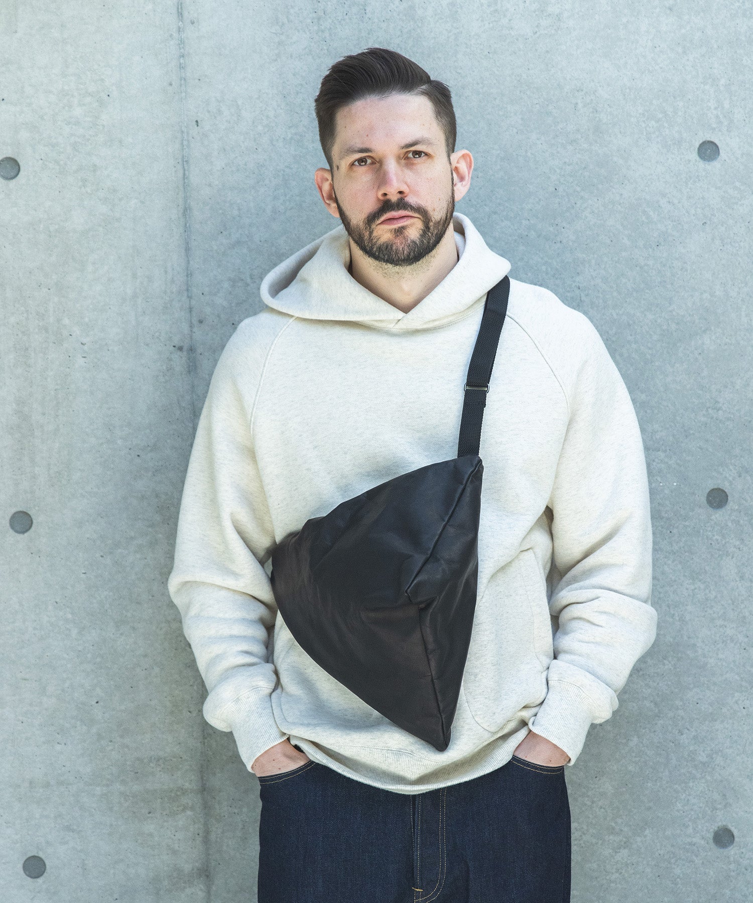 【 予約商品 】IMPERMA-LEATHER / TRIANGLE BODY BAG / ME696