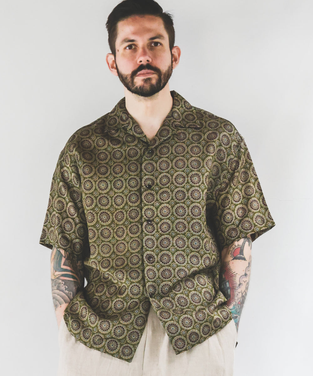L/R CIRCLE BATIK PATTERN / OPEN COLLAR SHIRT