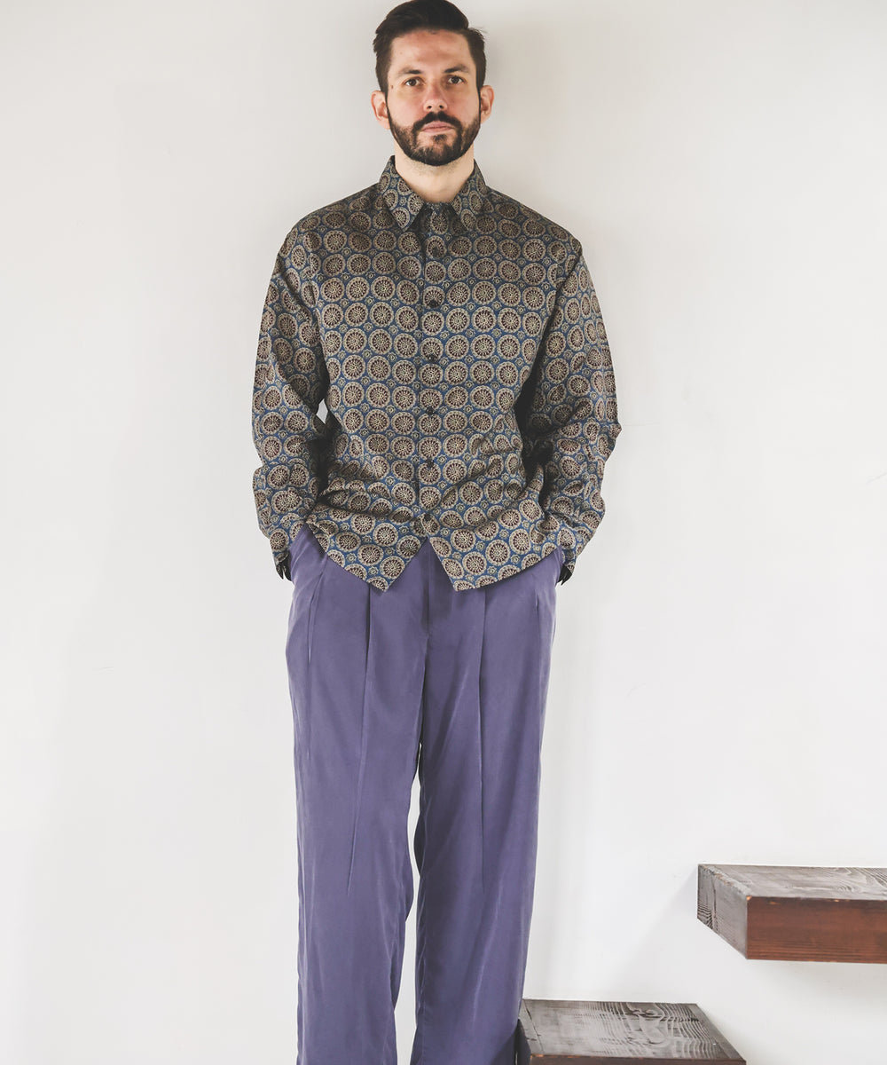 L/R CIRCLE BATIK PATTERN / SQUARE CUT REGULAR COLLAR SHIRT