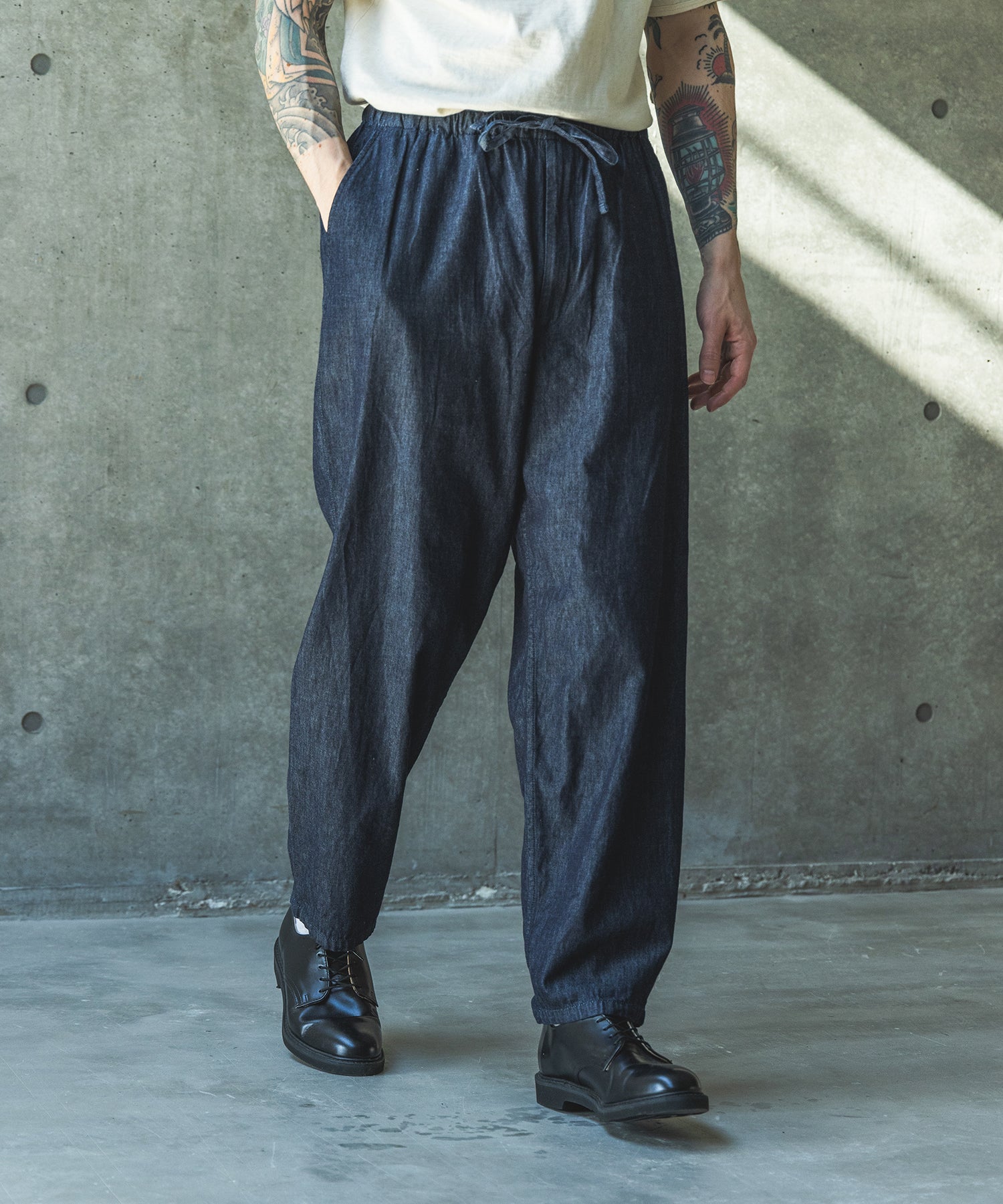 【予約商品】RINSE WASH 6oz SUPER LIGHT DENIM / DRAWSTRING TAPERED PANTS / M261112