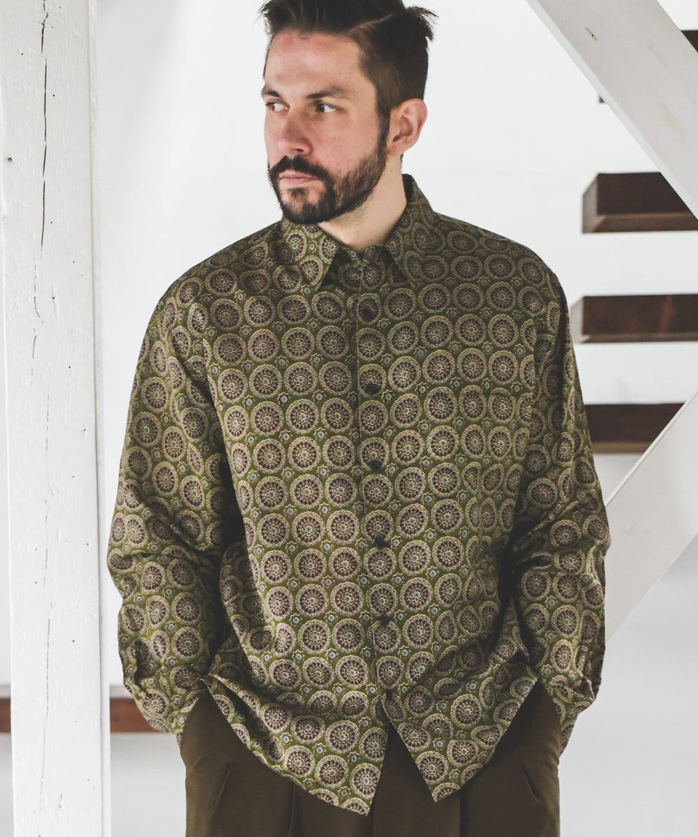 L/R CIRCLE BATIK PATTERN / SQUARE CUT REGULAR COLLAR SHIRT