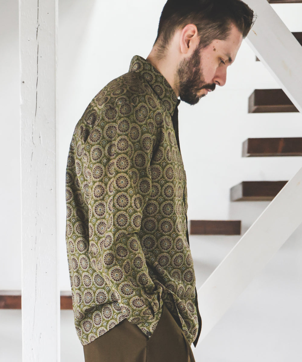 L/R CIRCLE BATIK PATTERN / SQUARE CUT REGULAR COLLAR SHIRT