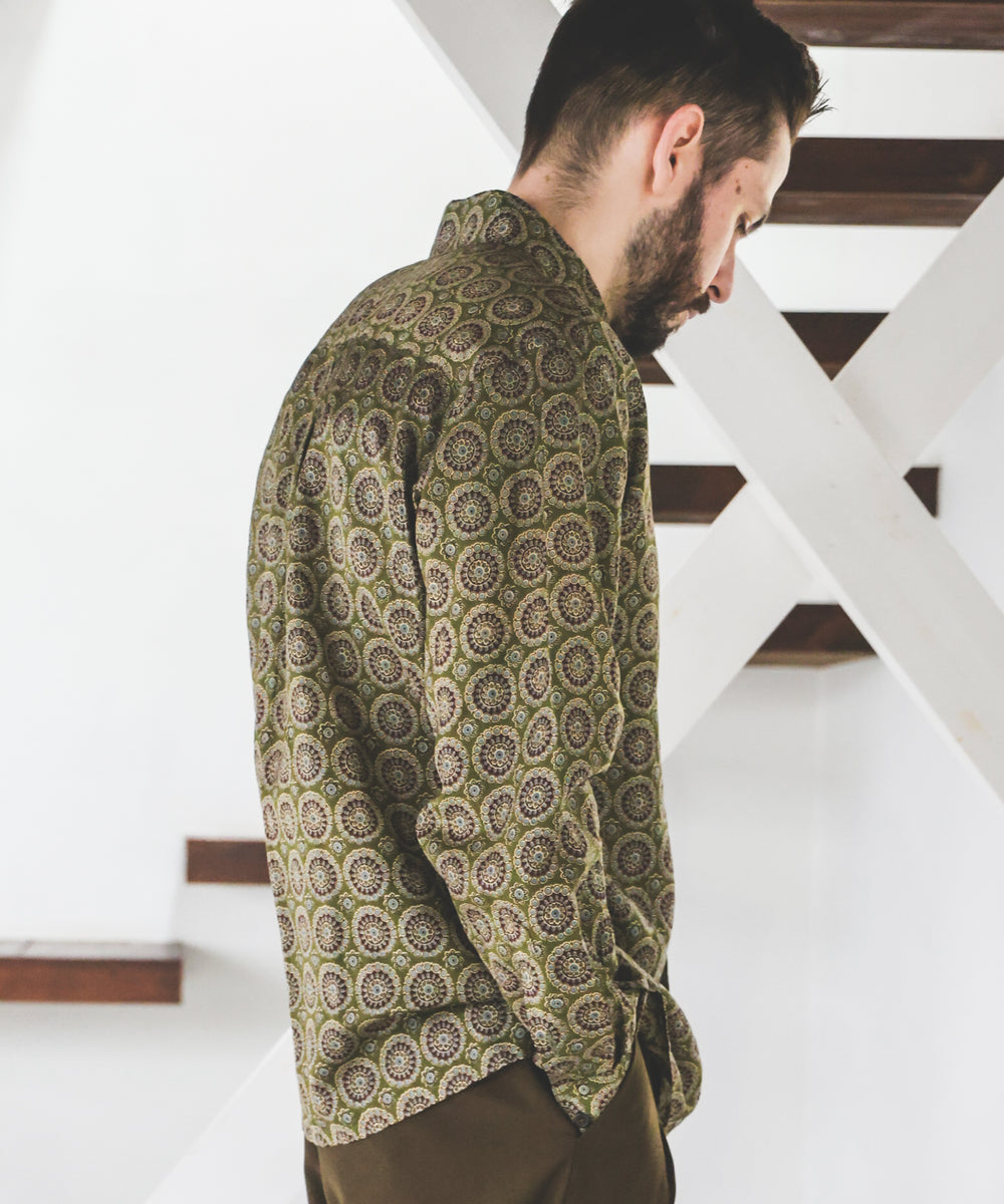 L/R CIRCLE BATIK PATTERN / SQUARE CUT REGULAR COLLAR SHIRT