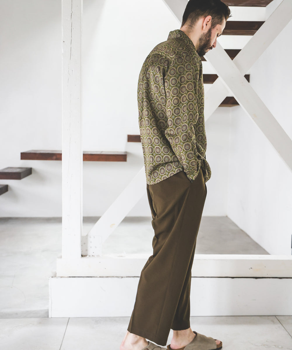 L/R CIRCLE BATIK PATTERN / SQUARE CUT REGULAR COLLAR SHIRT