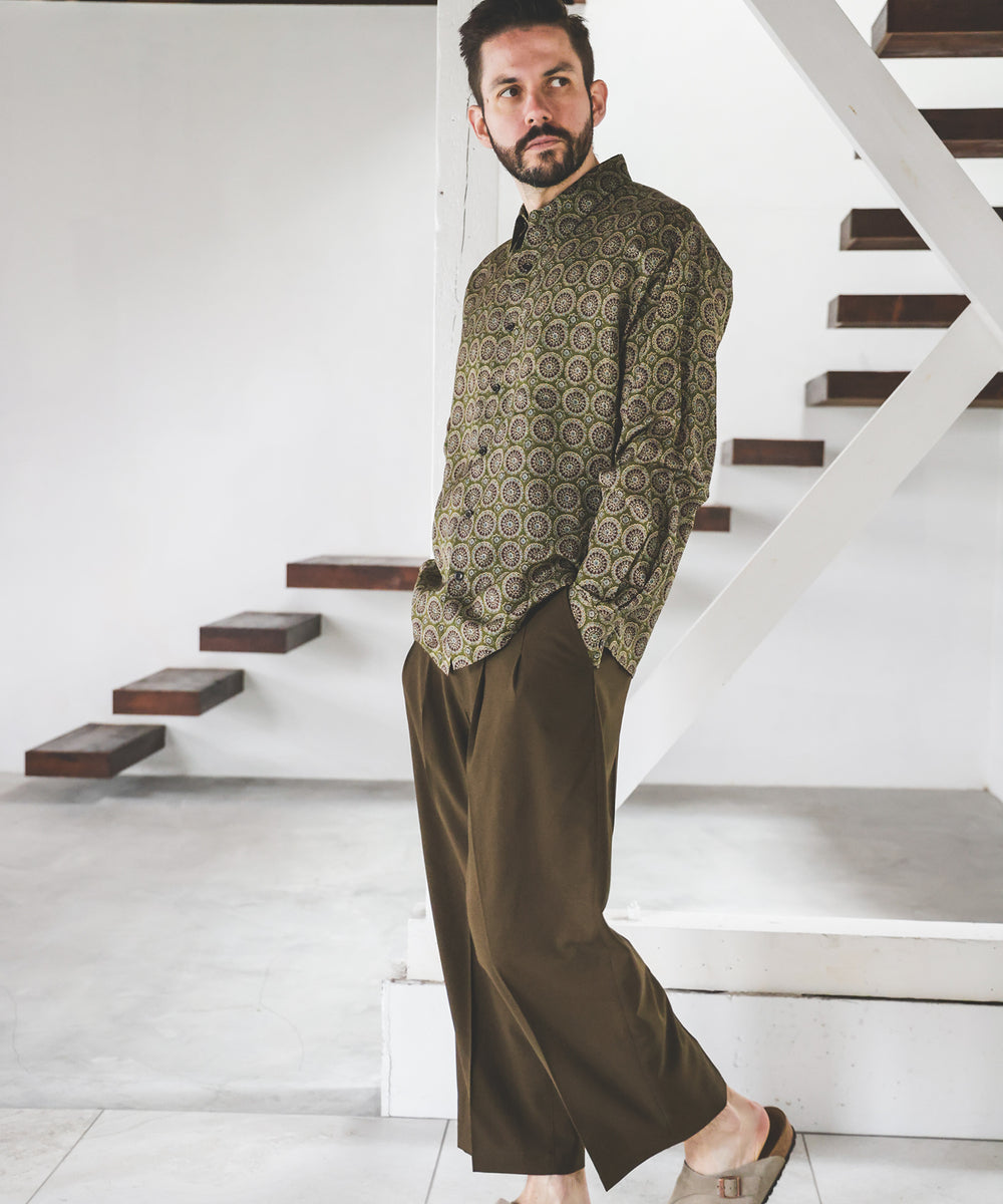 L/R CIRCLE BATIK PATTERN / SQUARE CUT REGULAR COLLAR SHIRT
