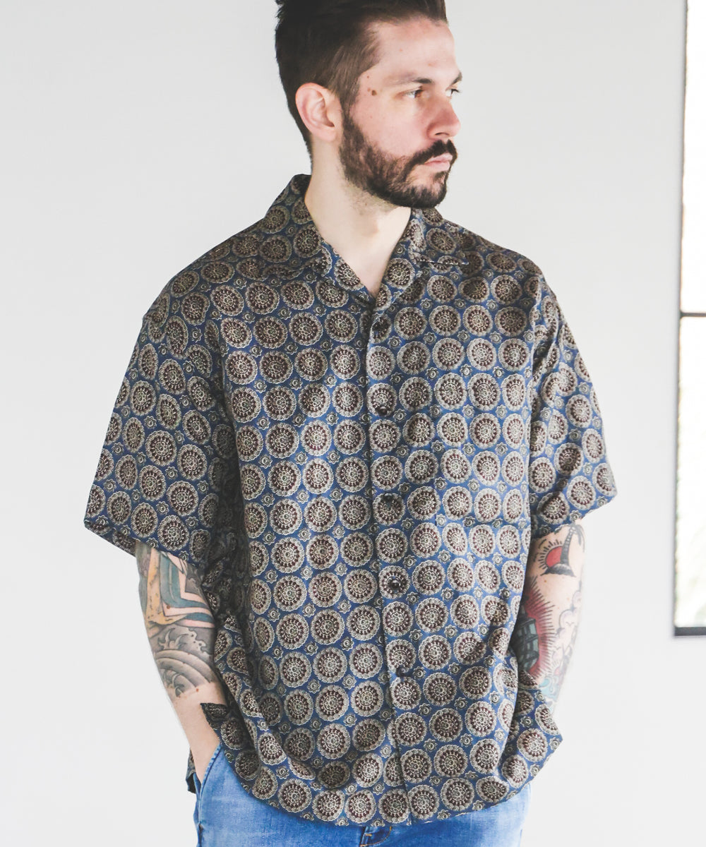 L/R CIRCLE BATIK PATTERN / OPEN COLLAR SHIRT