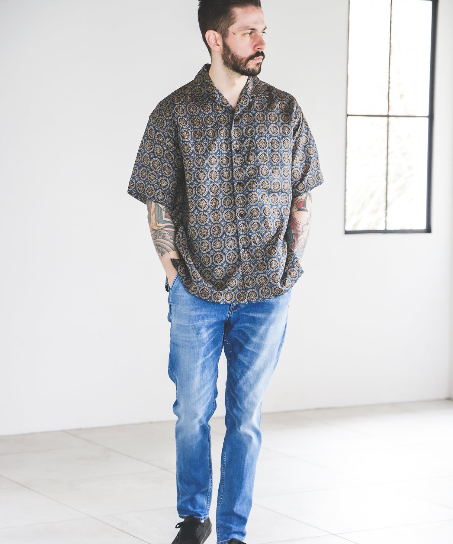 L/R CIRCLE BATIK PATTERN / OPEN COLLAR SHIRT