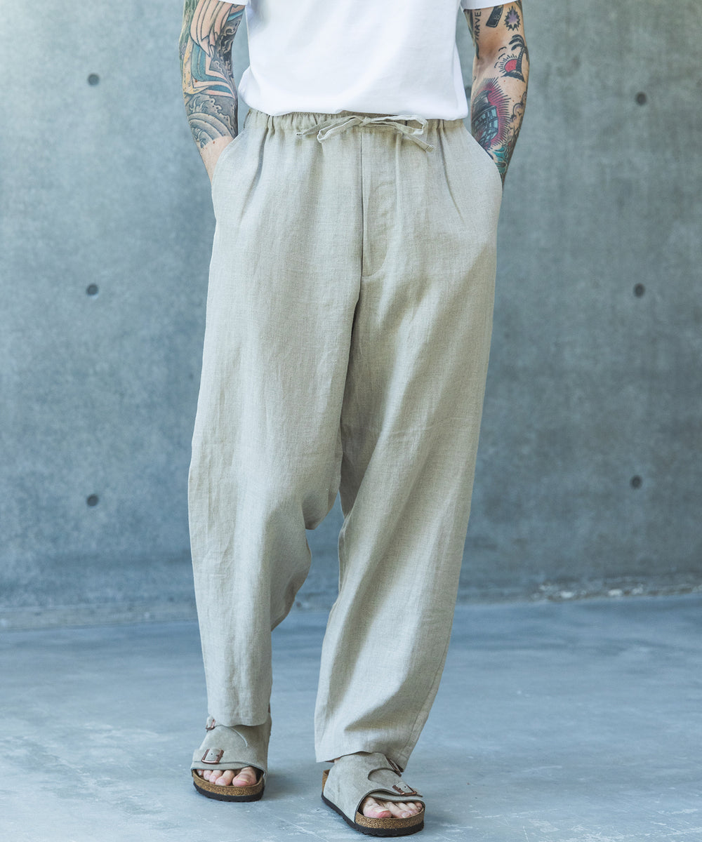 【予約商品】SOFT FINISH LINEN / DRAWSTRING TAPERED PANTS / M261110