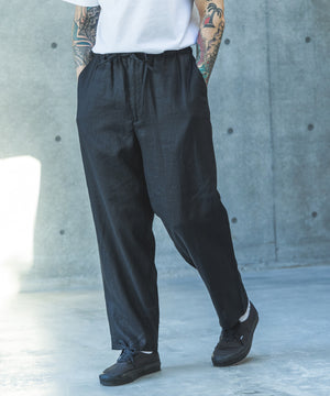 【予約商品】SOFT FINISH LINEN / DRAWSTRING TAPERED PANTS / M261110