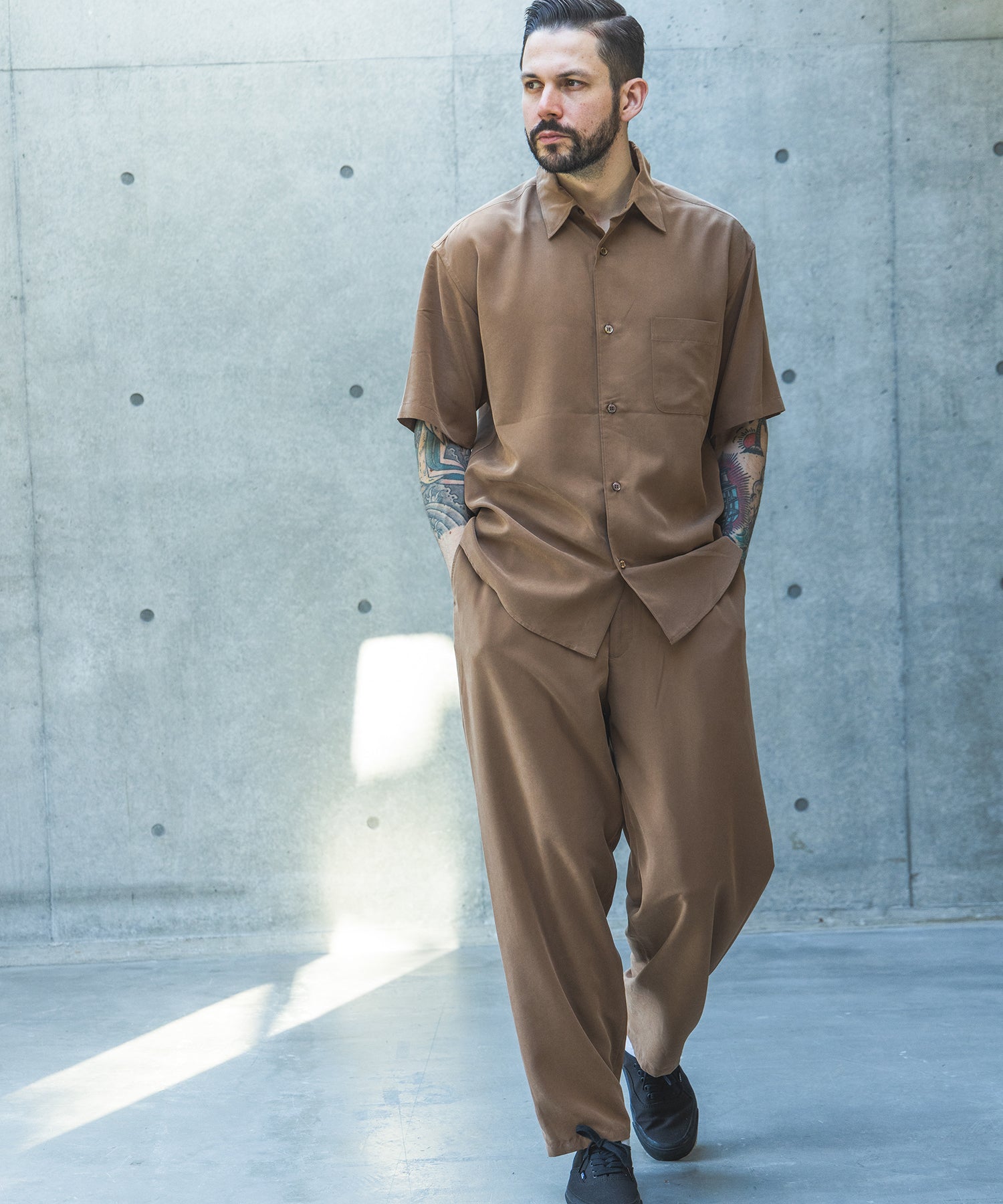 T/R POWDER CLOTH / DRAWSTRING TAPERED PANTS / M261119 – MR.OLIVE