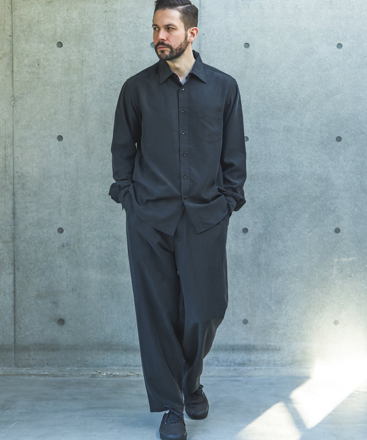 【予約商品】T/R POWDER CLOTH / DRAWSTRING TAPERED PANTS / M261119