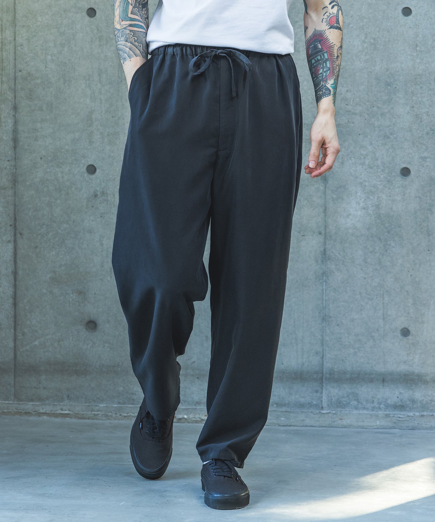 T/R POWDER CLOTH / DRAWSTRING TAPERED PANTS / M261119 – MR.OLIVE