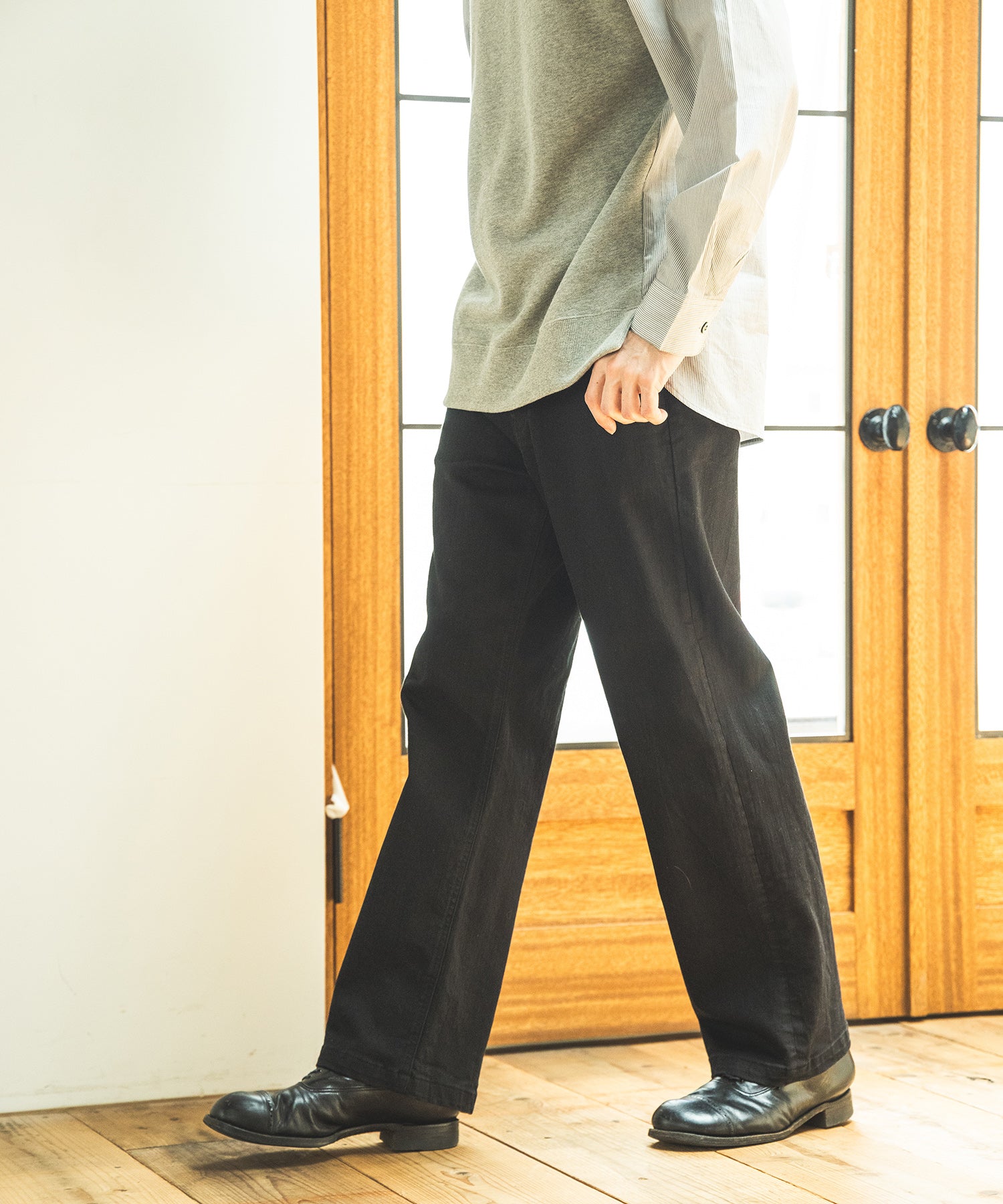 はに SUPER STRETCH DENIM / SILICON DYED WIDE STRAIGHT PANTS / M233107